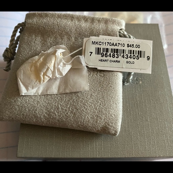 Michael Kors Heart Charm - Picture 2 of 5